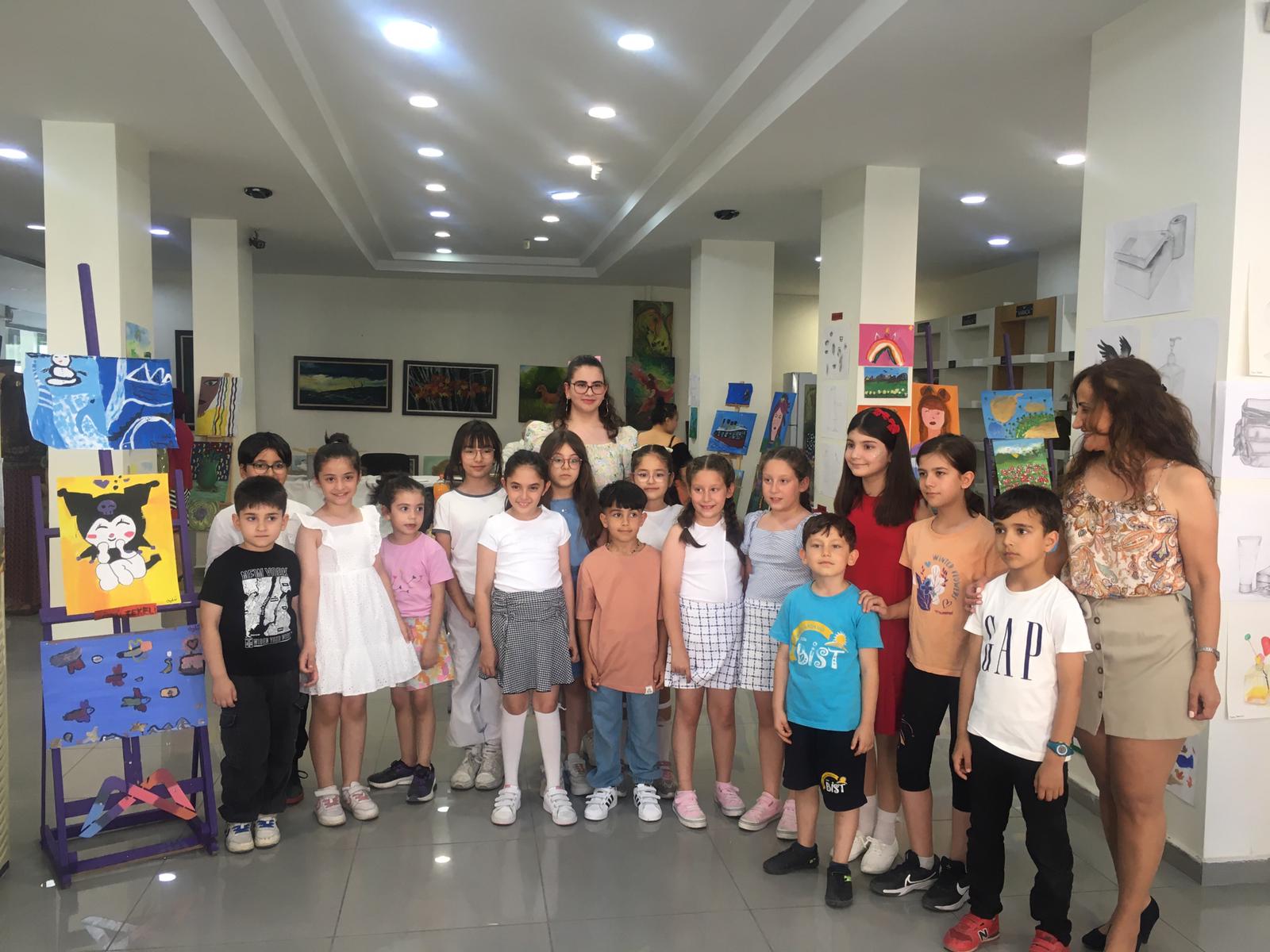 Minik Ressamlar Sergisi